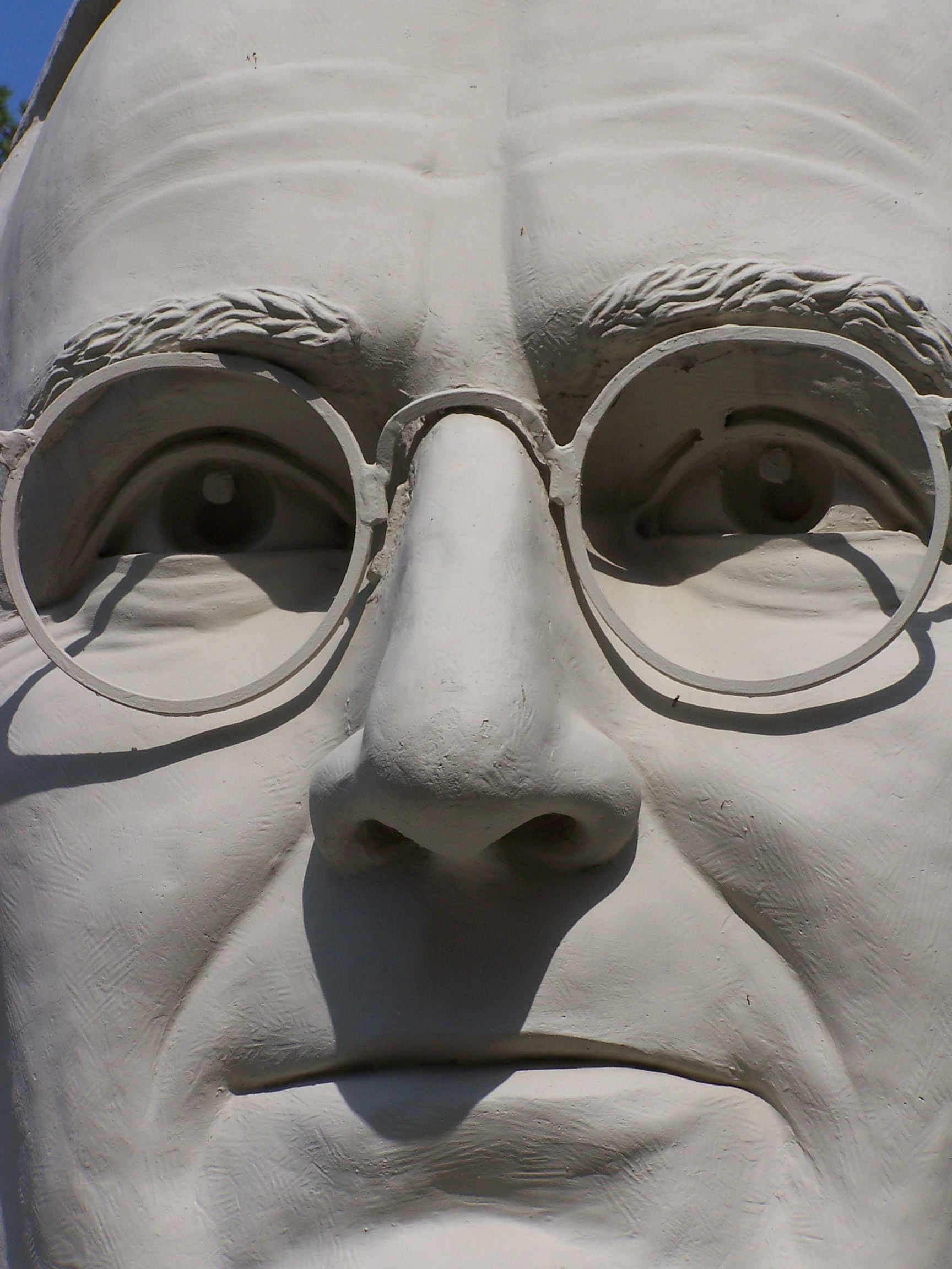 Really Big President Head Statues!